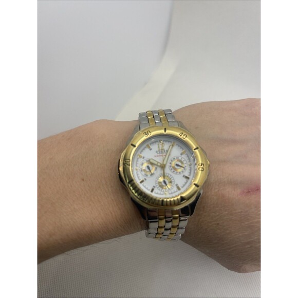 Men's Guess Waterpro Day Date Watch Needs New Battery - Picture 1 of 6